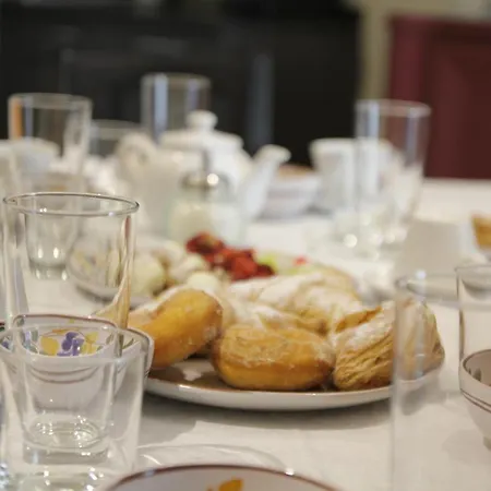 120 Rodionoff Bed & Breakfast 3*